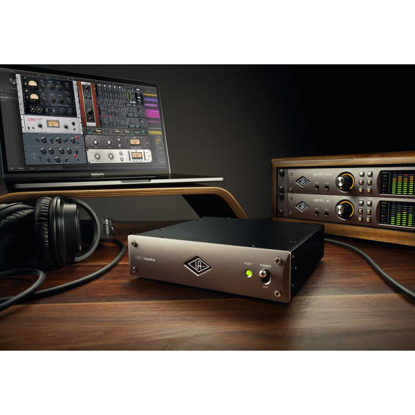 Universal Audio UAD-2 Satellite Thunderbolt 3 OCTO Custom
